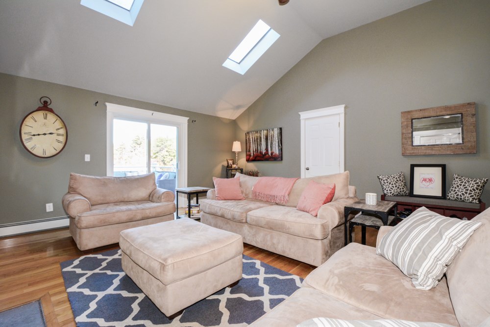 168 Island Pond Road Derry, NH 03038 - Photo 6 of 32