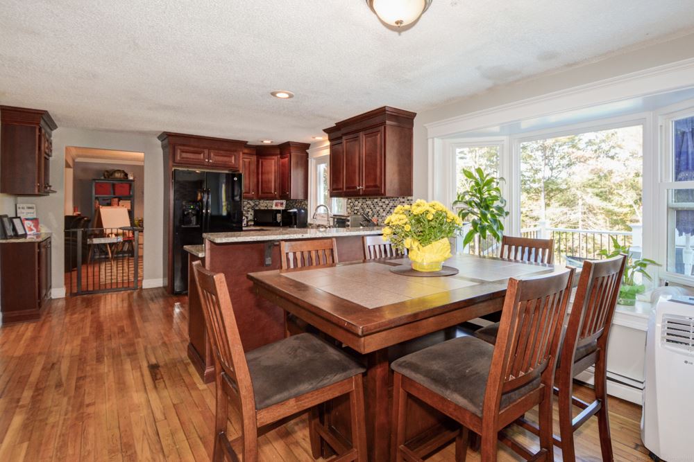168 Island Pond Road Derry, NH 03038 - Photo 10 of 32