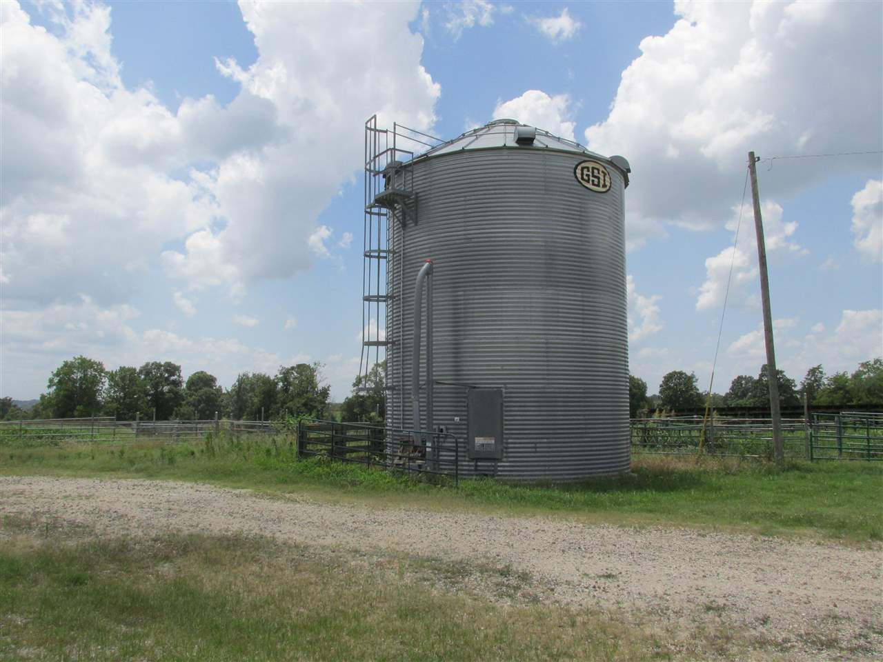 5190 Clay Farm Road Atwood, TN 38220 - Photo 3 of 23 Photo 3