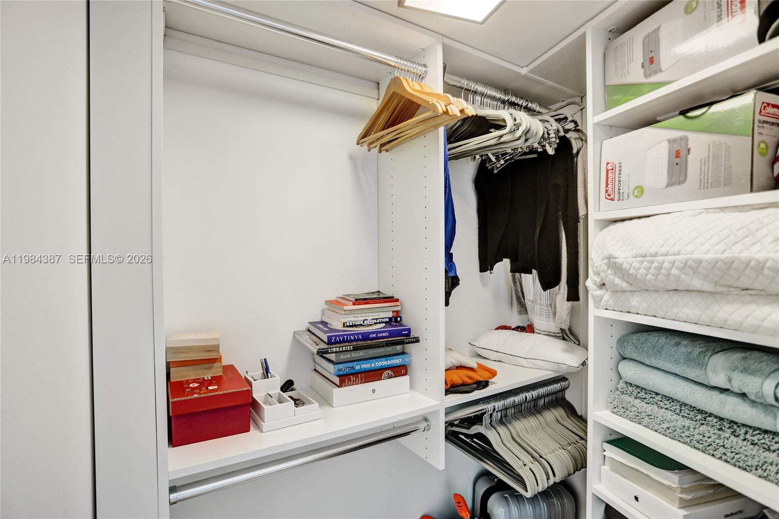 400 Alton Road, Unit 911 Miami Beach, FL 33139 - Photo 21 of 47 a utility room with dryer and washer