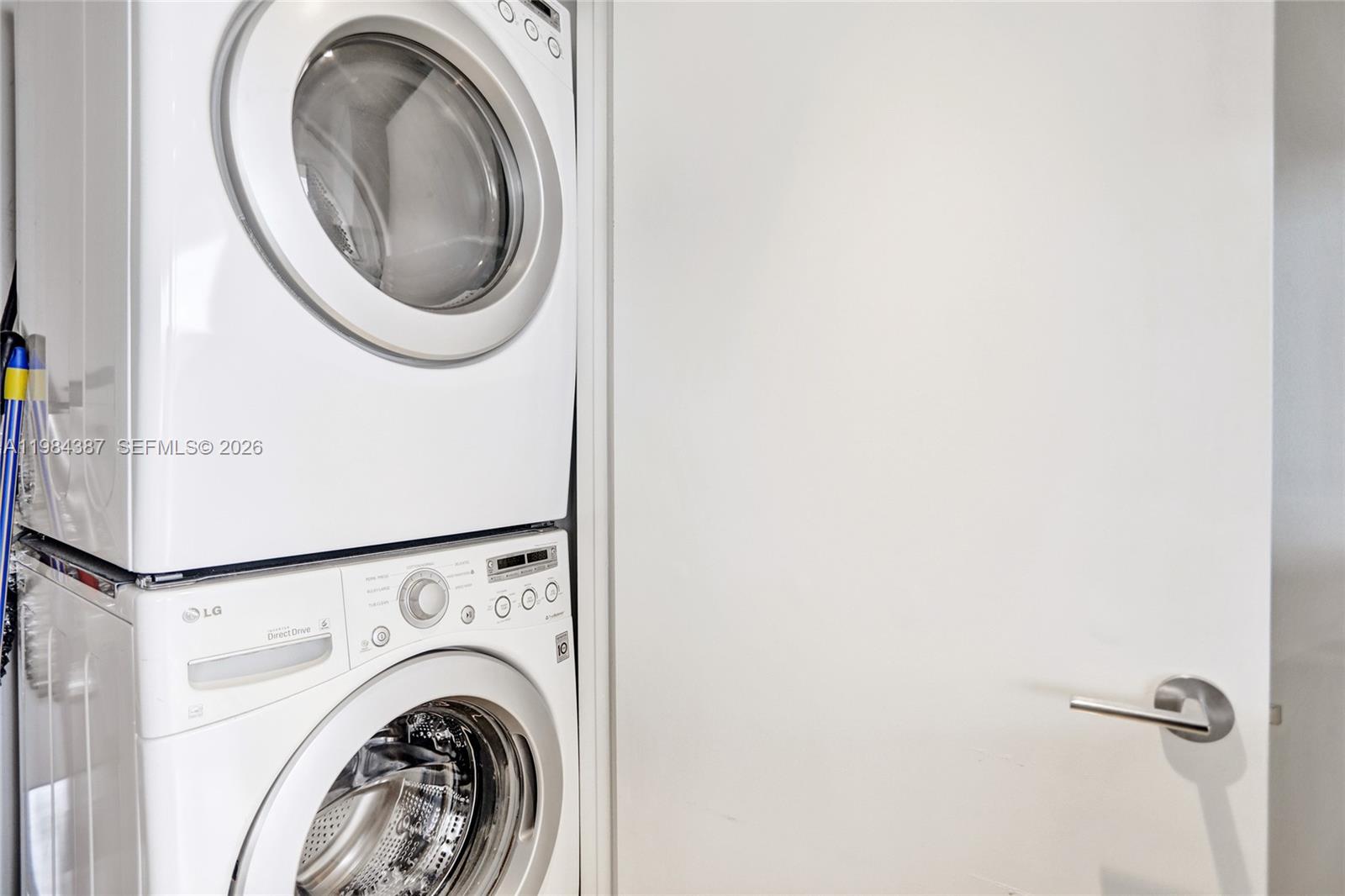 400 Alton Road, Unit 911 Miami Beach, FL 33139 - Photo 33 of 47 a utility room with dryer and washer
