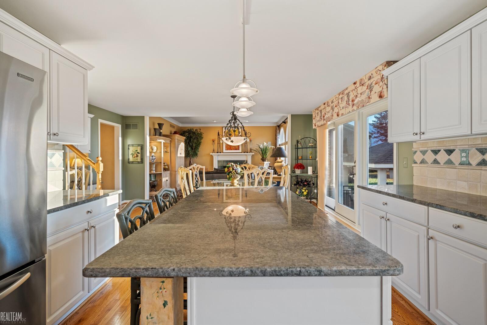 1028 Bloomview Circle Rochester, MI 48307 - Photo 11 of 44 50094250-10.JPG