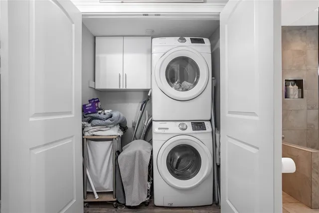 a view of a dinning table and chairs in patio