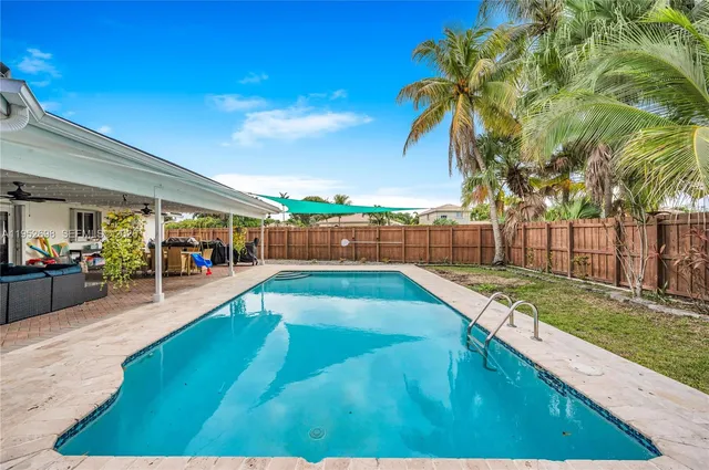 $6,200 | 15930 Southwest 90th Avenue, Palmetto Bay, FL 33157