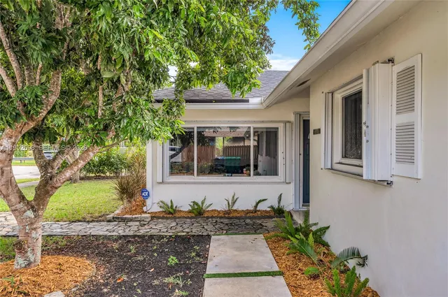 $6,200 | 15930 Southwest 90th Avenue, Palmetto Bay, FL 33157