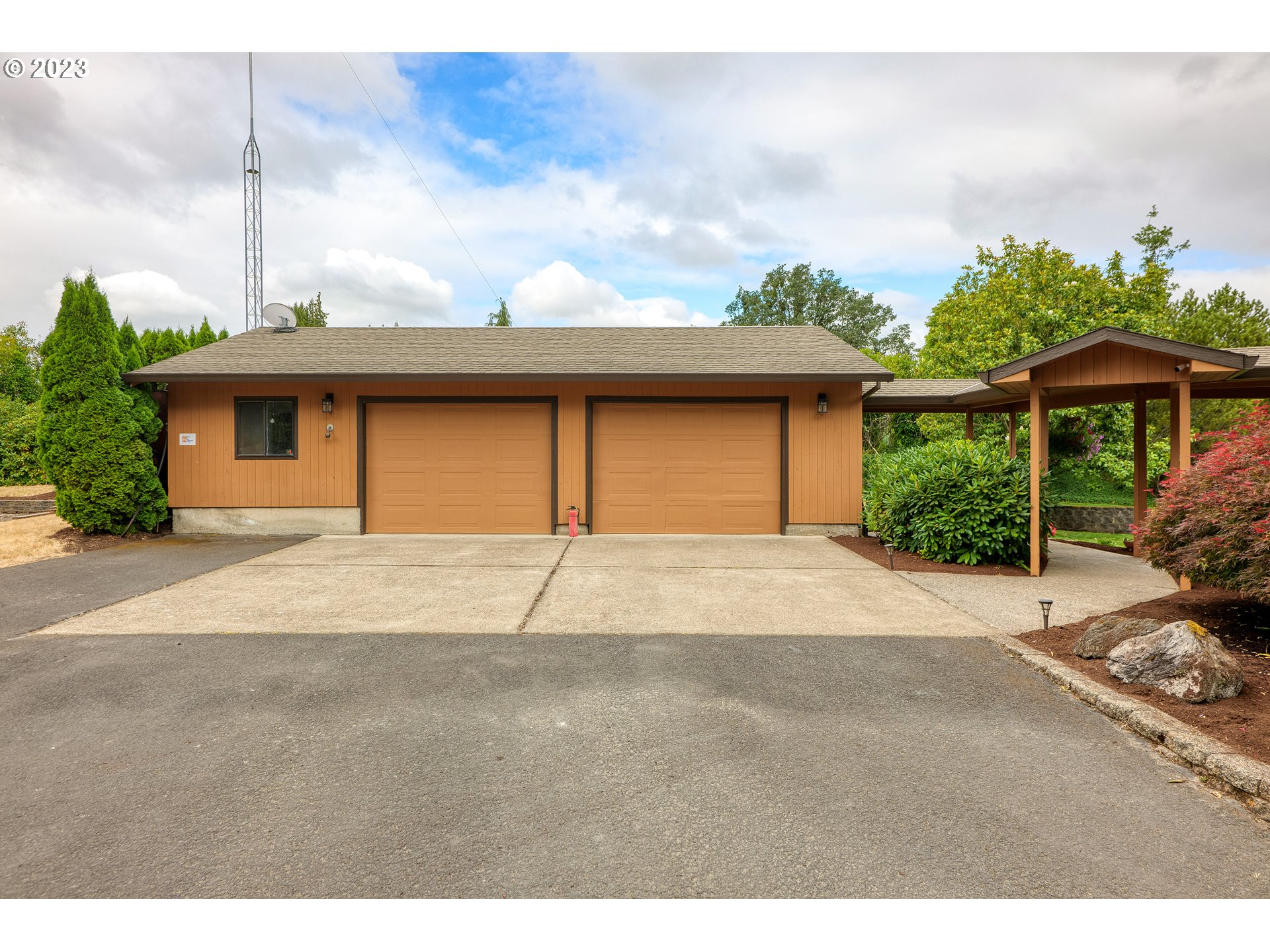 30875 Southwest Laurelview Road Hillsboro, OR 97123 - Photo 4 of 36 a front view of a house with a yard and garage