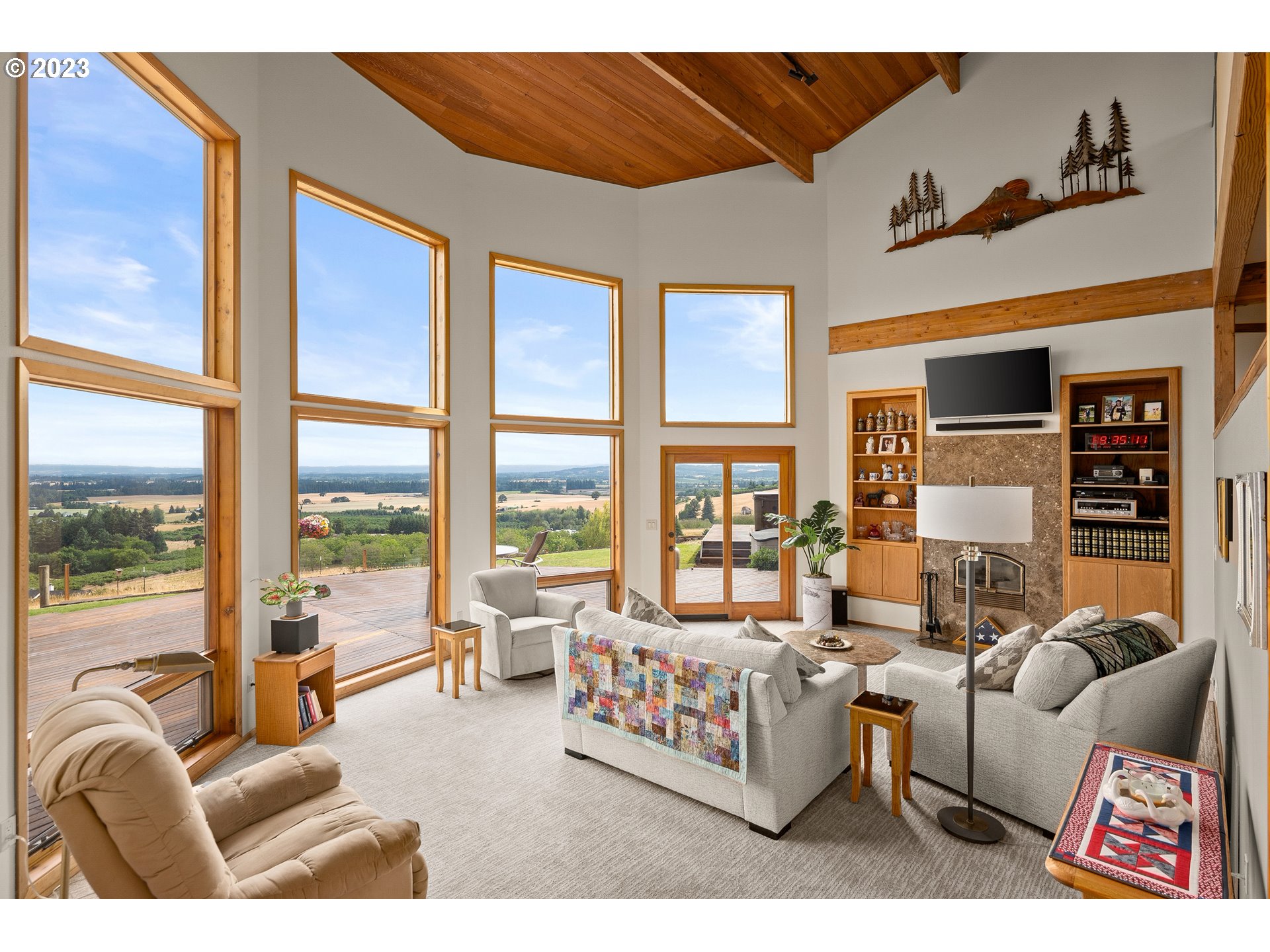30875 Southwest Laurelview Road Hillsboro, OR 97123 - Photo 10 of 36 a living room with furniture and a large window