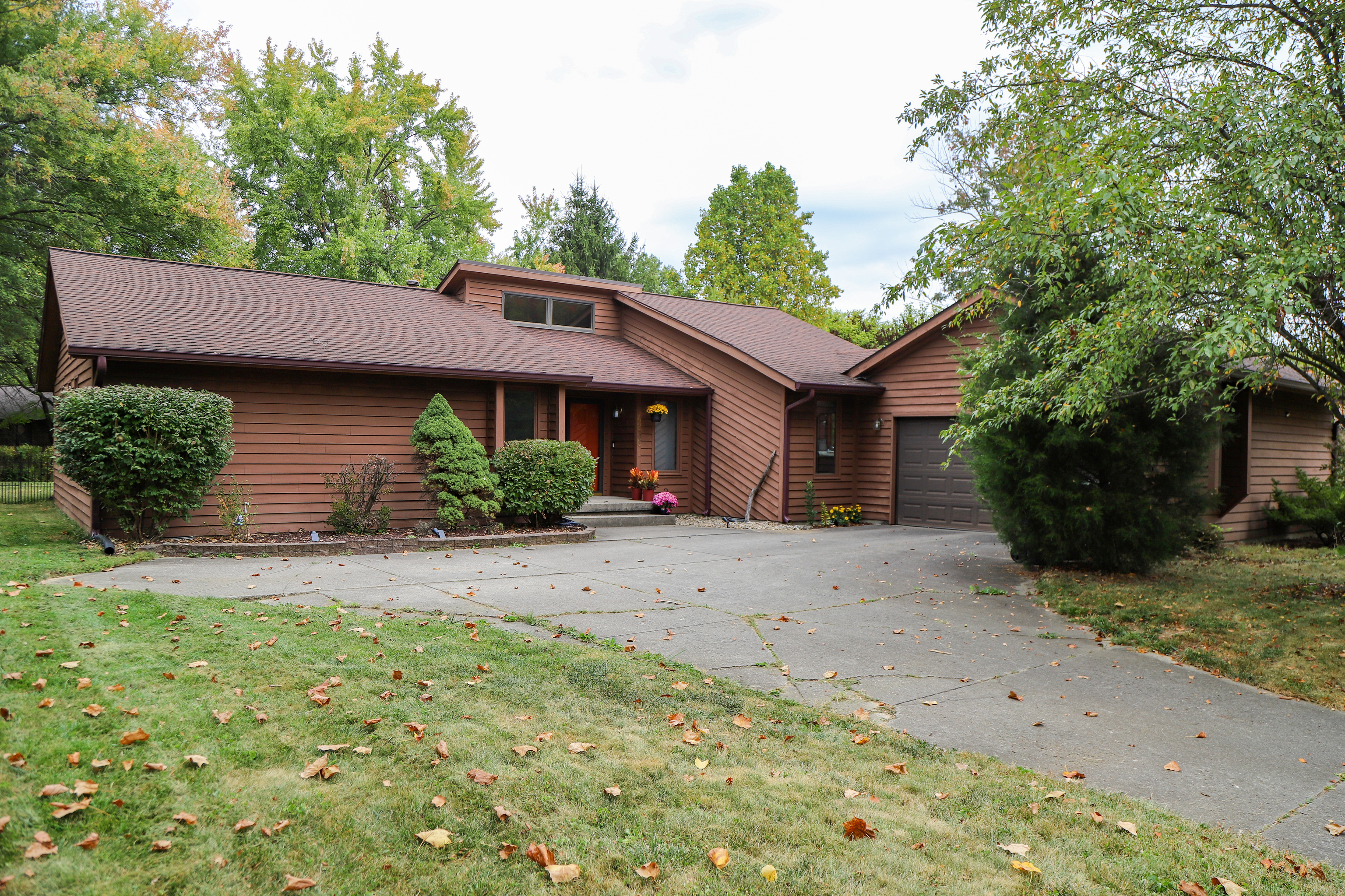 4236 West Reece Lane Columbus, IN 47201 - Photo 1 of 19 Gallery Image 1