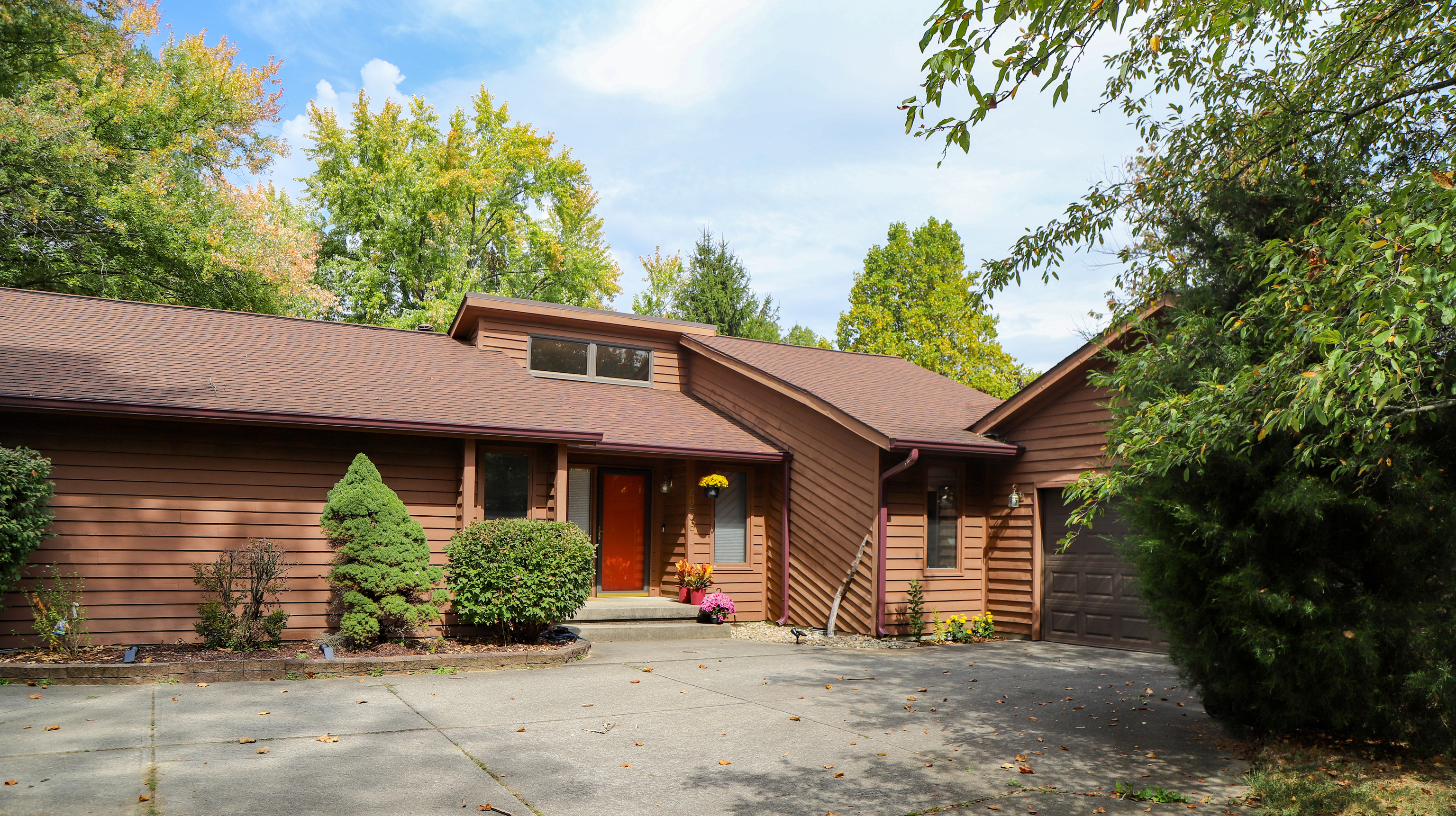 4236 West Reece Lane Columbus, IN 47201 - Photo 2 of 19 Gallery Image 2
