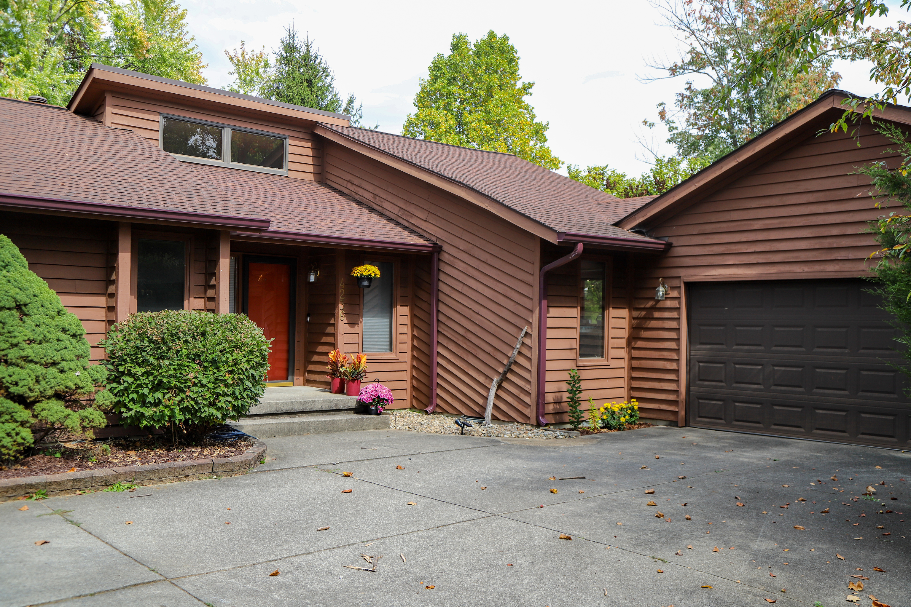 4236 West Reece Lane Columbus, IN 47201 - Photo 3 of 19 Gallery Image 3