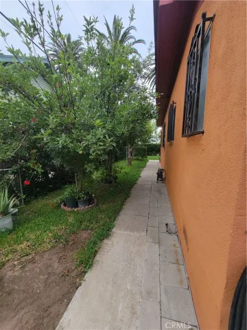 a view of a pathway both side of the house
