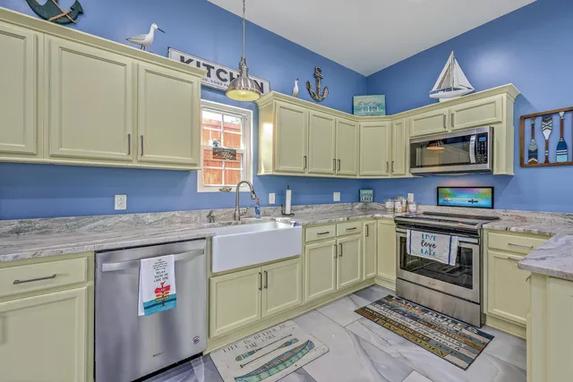 $1,000,000 | 126 Fire Lane, Cross, SC 29436