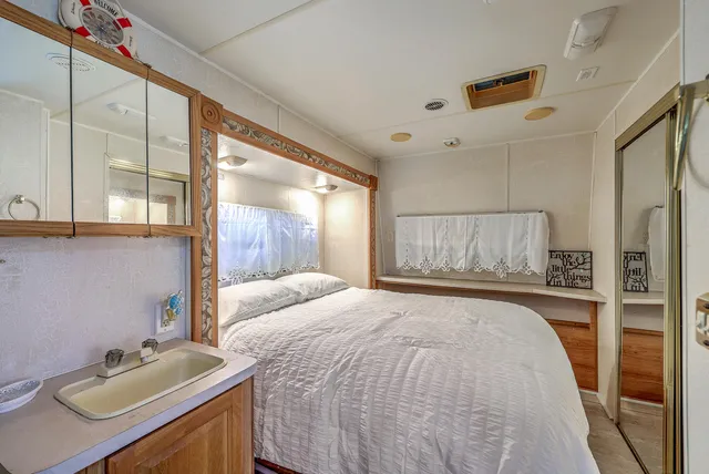 $1,000,000 | 126 Fire Lane, Cross, SC 29436