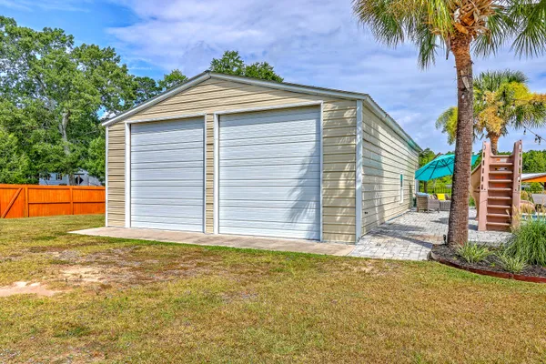 $950,000 | 126 Fire Lane, Cross, SC 29436