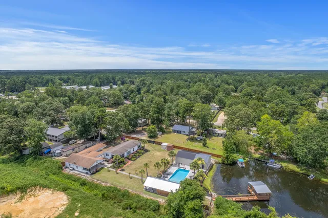 $1,000,000 | 126 Fire Lane, Cross, SC 29436