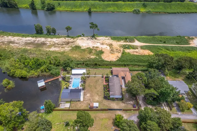 $1,000,000 | 126 Fire Lane, Cross, SC 29436