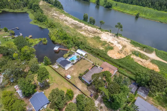 $1,000,000 | 126 Fire Lane, Cross, SC 29436