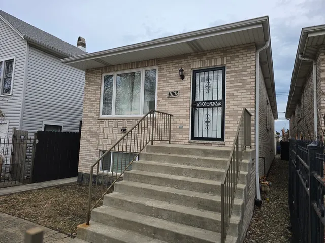 $539,000 | 4063 South Rockwell Street, Chicago, IL 60632