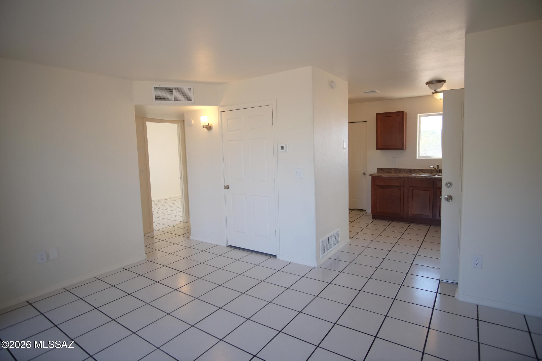 345 East Delta Road Tucson, AZ 85706 - Photo 30 of 45 a view of a livingroom with an empty space