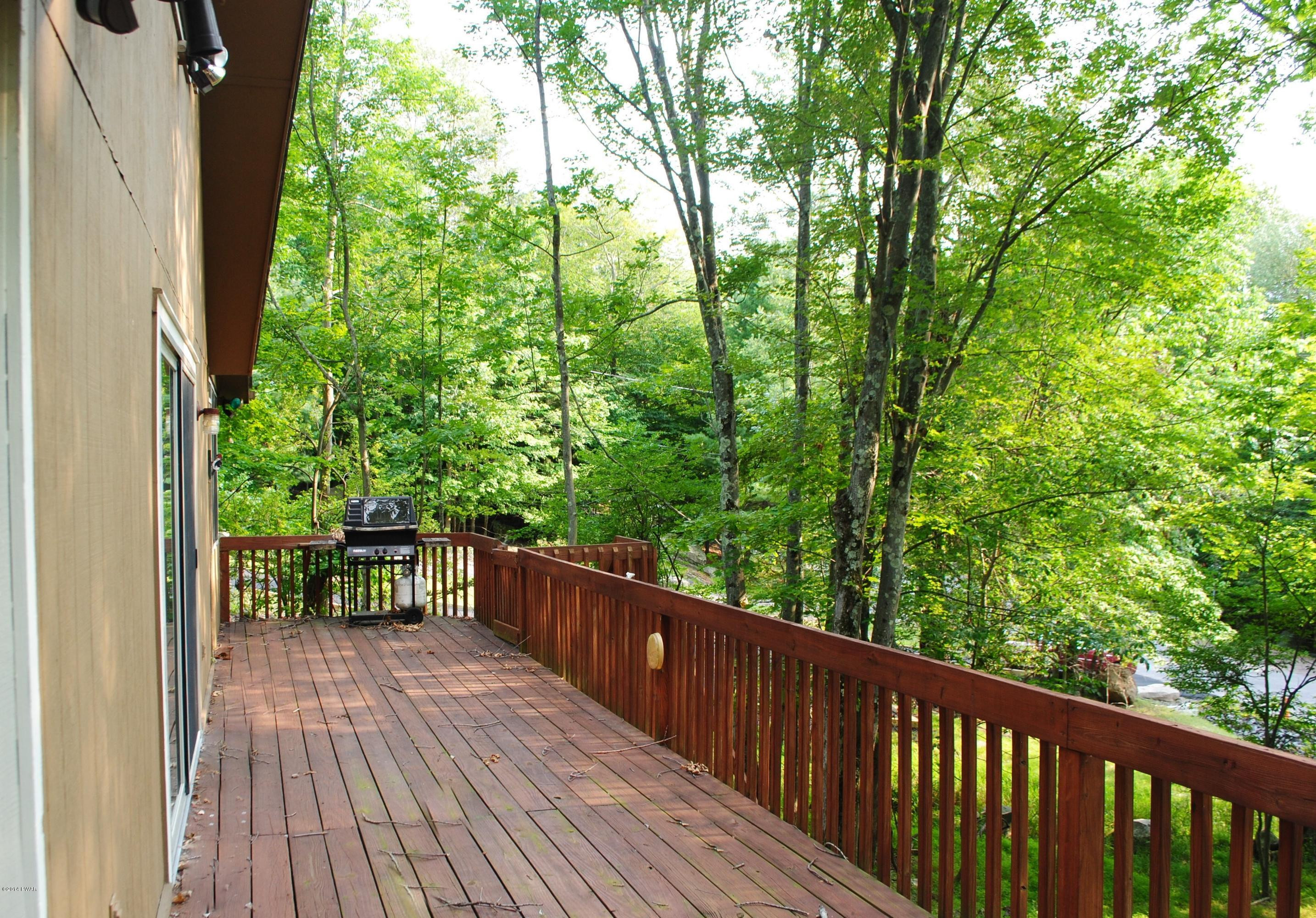 2022 Roamingwood Road Lake Ariel, PA 18436 - Photo 2 of 30