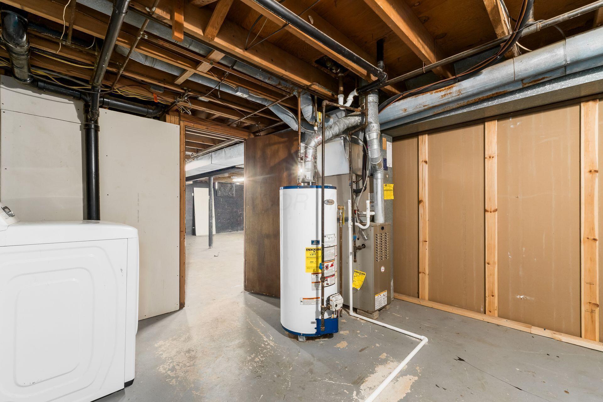 2594 Hubbell Road Columbus, OH 43232 - Photo 25 of 26 Laundry and utility