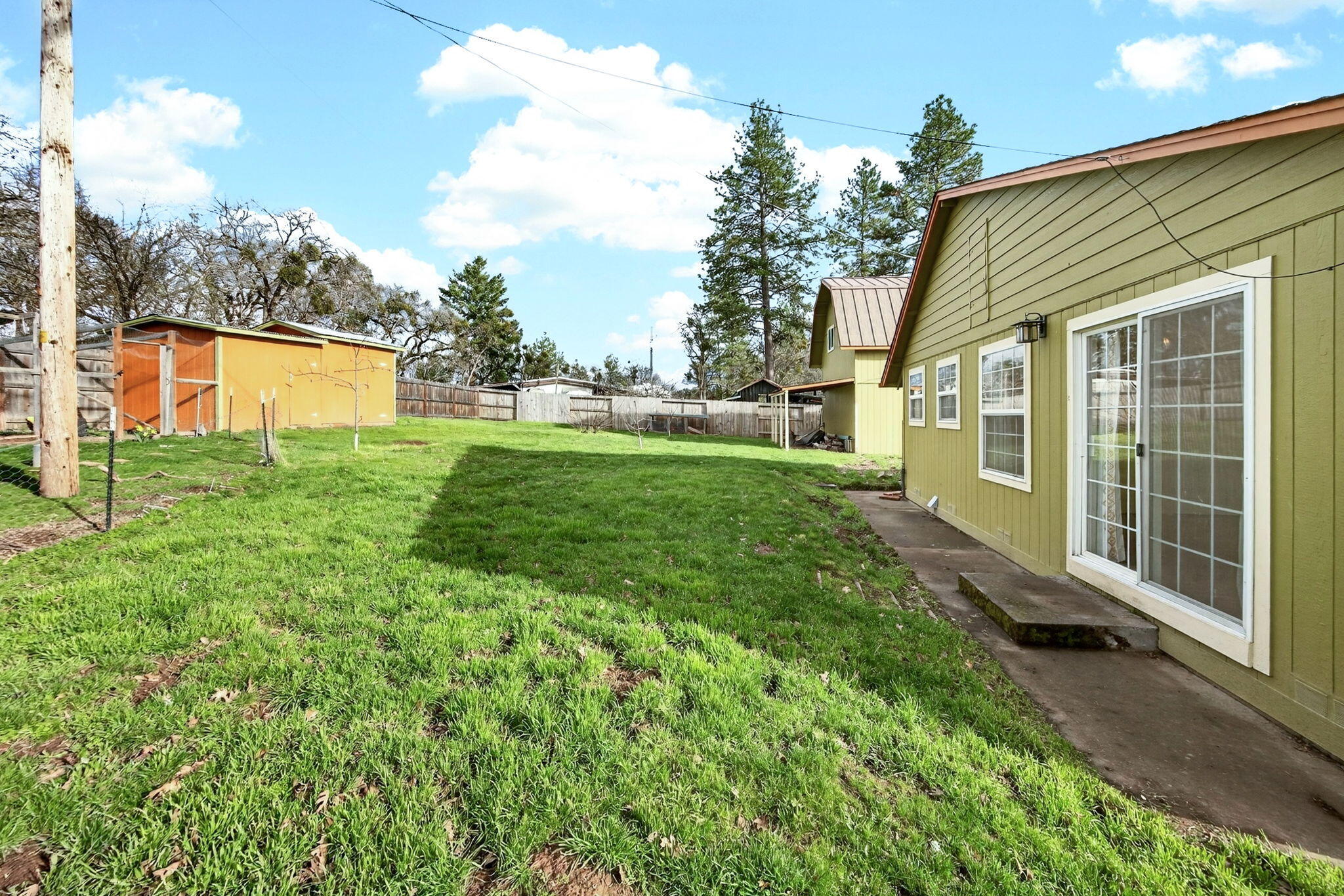 51 Sterling Creek Road Jacksonville, OR 97530 - Photo 46 of 54 a view of a back yard of the house