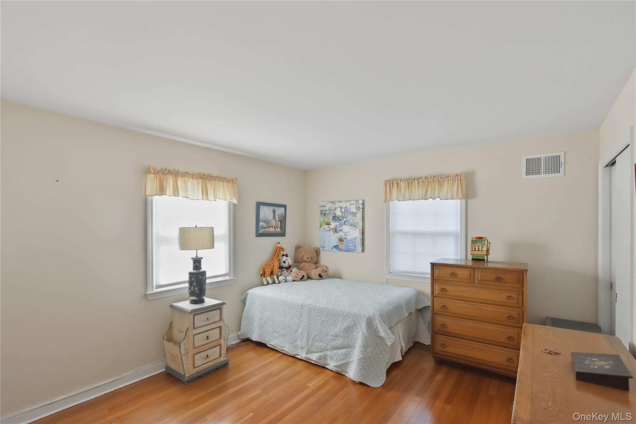 25 Brookfield Road Mount Vernon, NY 10552 - Photo 17 of 28 Actual Bedroom