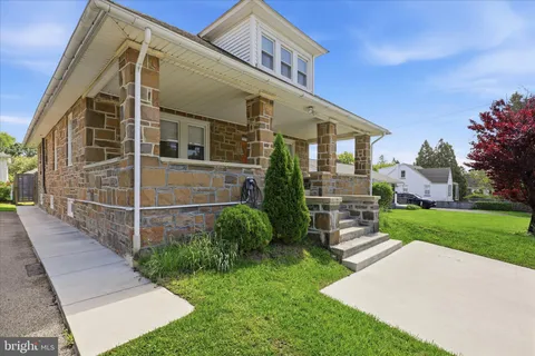 $575,000 | 272 East North Lane, Conshohocken, PA 19428