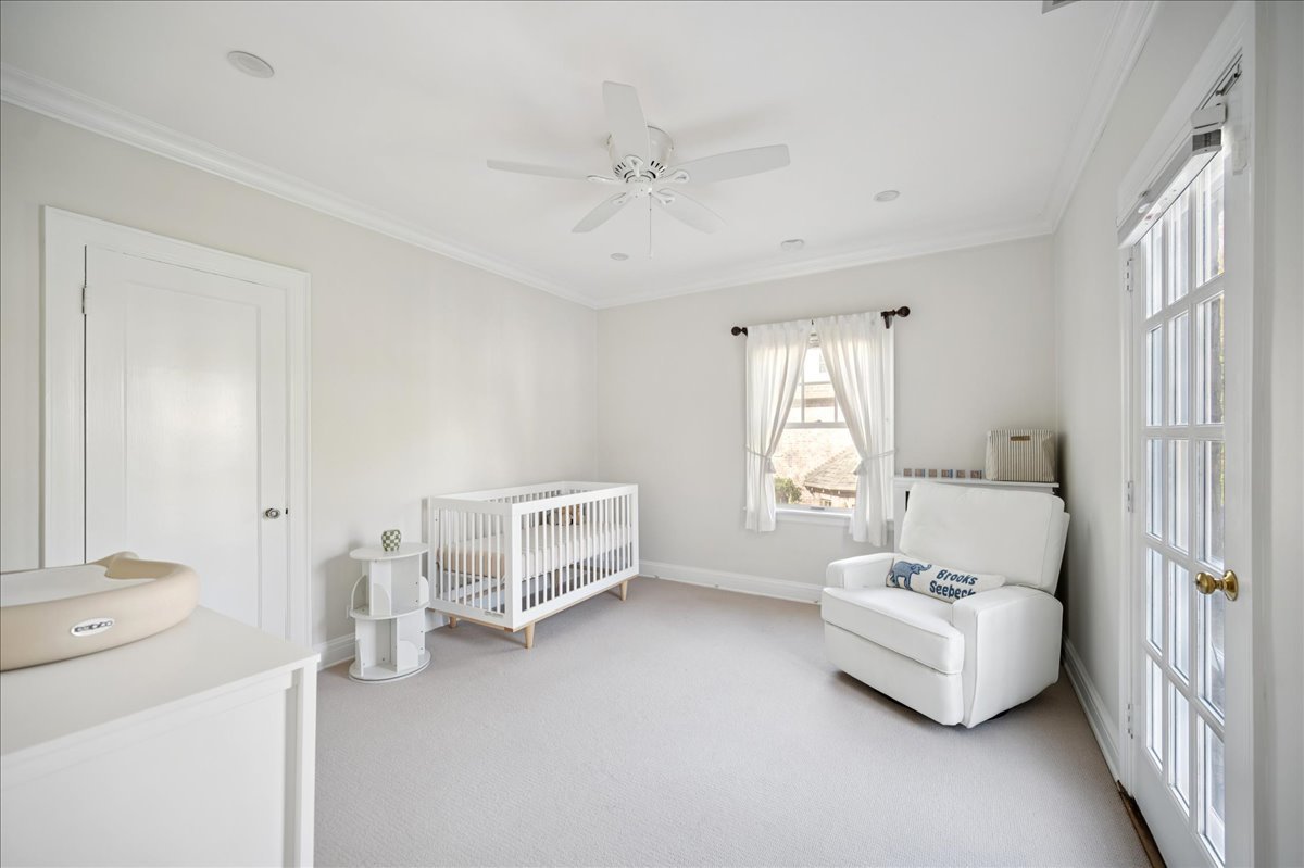 305 Poplar Street Winnetka, IL 60093 - Photo 19 of 26 a living room with furniture and a window