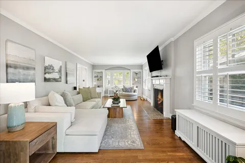 $1,250,000 | 305 Poplar Street, Winnetka, IL 60093