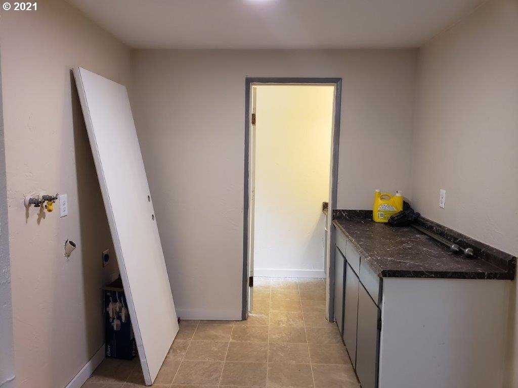 4050 Southway Loop Springfield, OR 97478 - Photo 8 of 17