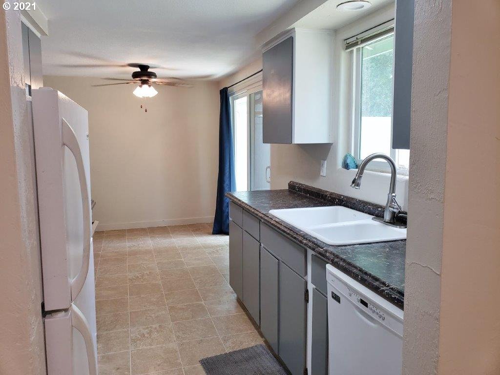 4050 Southway Loop Springfield, OR 97478 - Photo 9 of 17