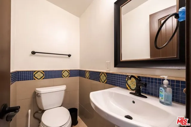 $11,450 | 4555 Mariota Avenue, Toluca Lake, CA 91602