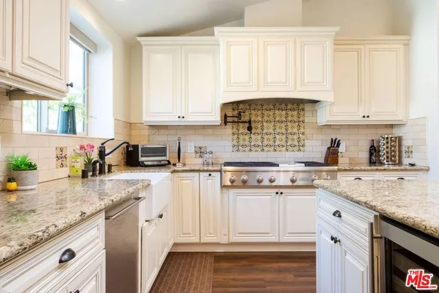 $11,450 | 4555 Mariota Avenue, Toluca Lake, CA 91602