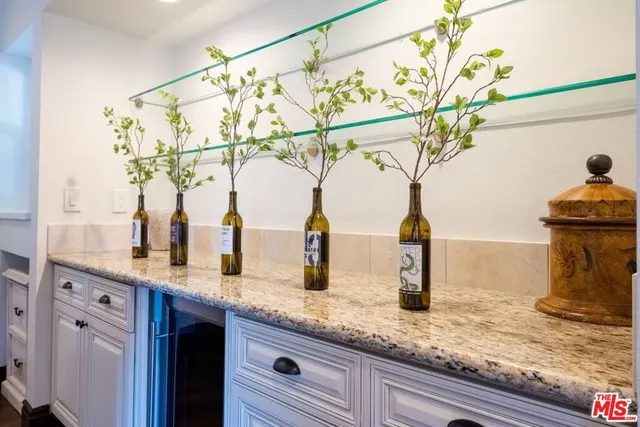 $11,450 | 4555 Mariota Avenue, Toluca Lake, CA 91602