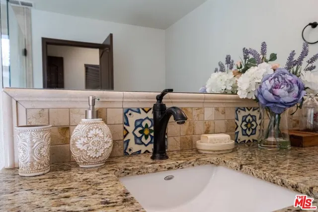 $11,450 | 4555 Mariota Avenue, Toluca Lake, CA 91602