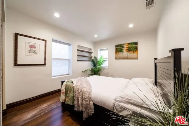 $11,450 | 4555 Mariota Avenue, Toluca Lake, CA 91602