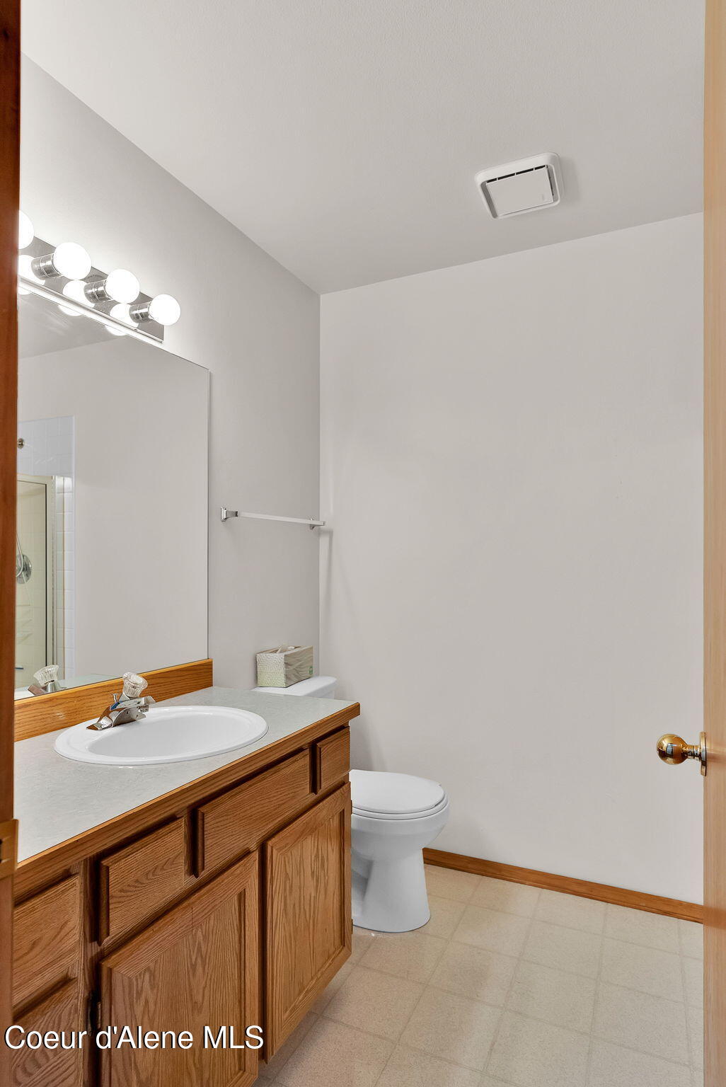 8233 North Ridgewood Drive, Unit 4 Hayden, ID 83835 - Photo 29 of 50 Bathroom 2