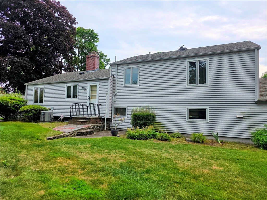 40 Russet Way Cranston, RI 02920 - Photo 32 of 35