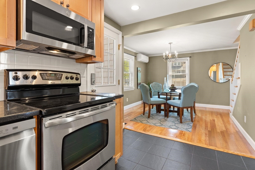 82 Orange Street Reading, MA 01867 - Photo 14 of 32