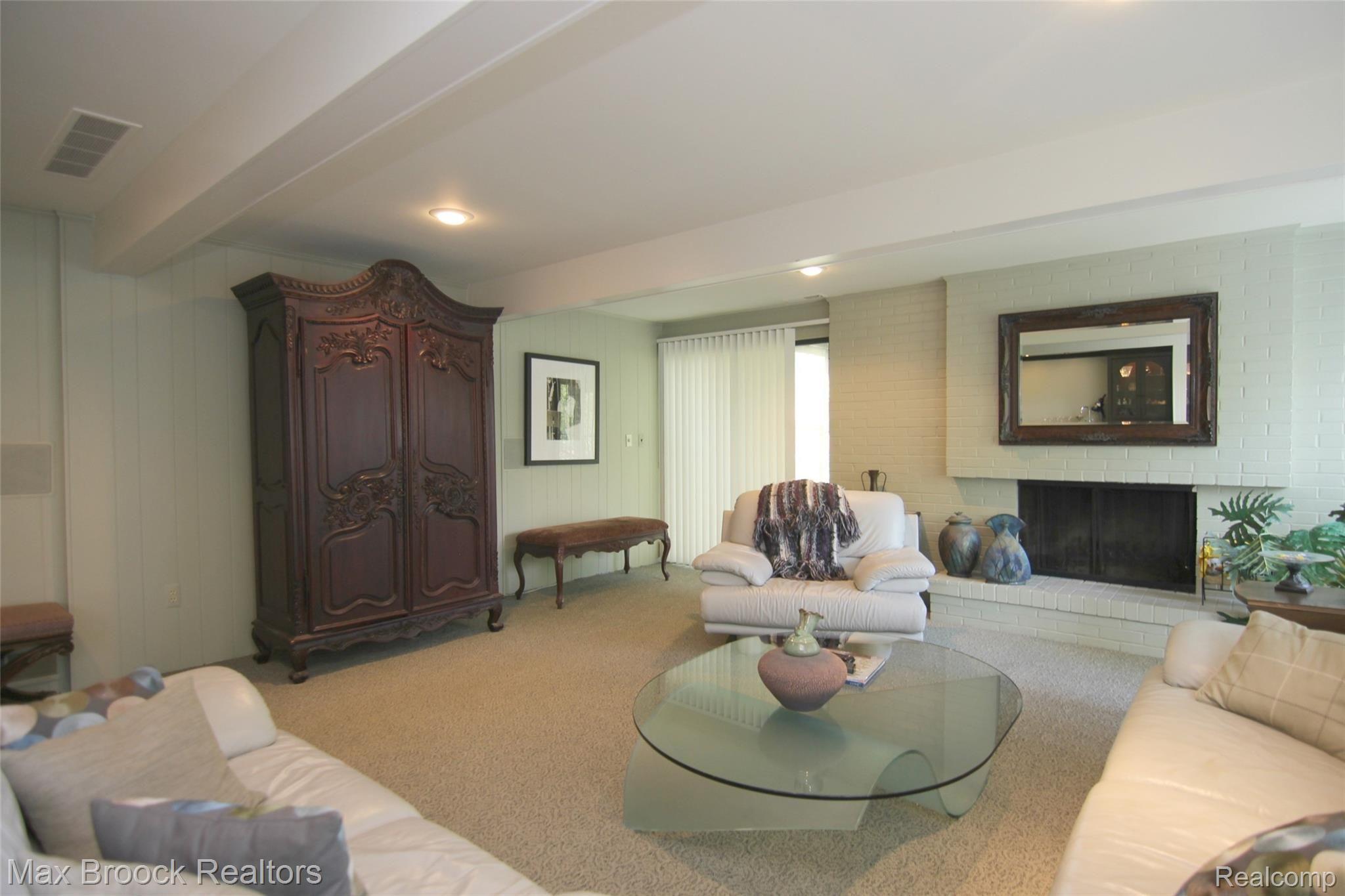 4667 Patrick Road West Bloomfield, MI 48322 - Photo 27 of 37 Patrick Rd Lower Great Room 2.jpg