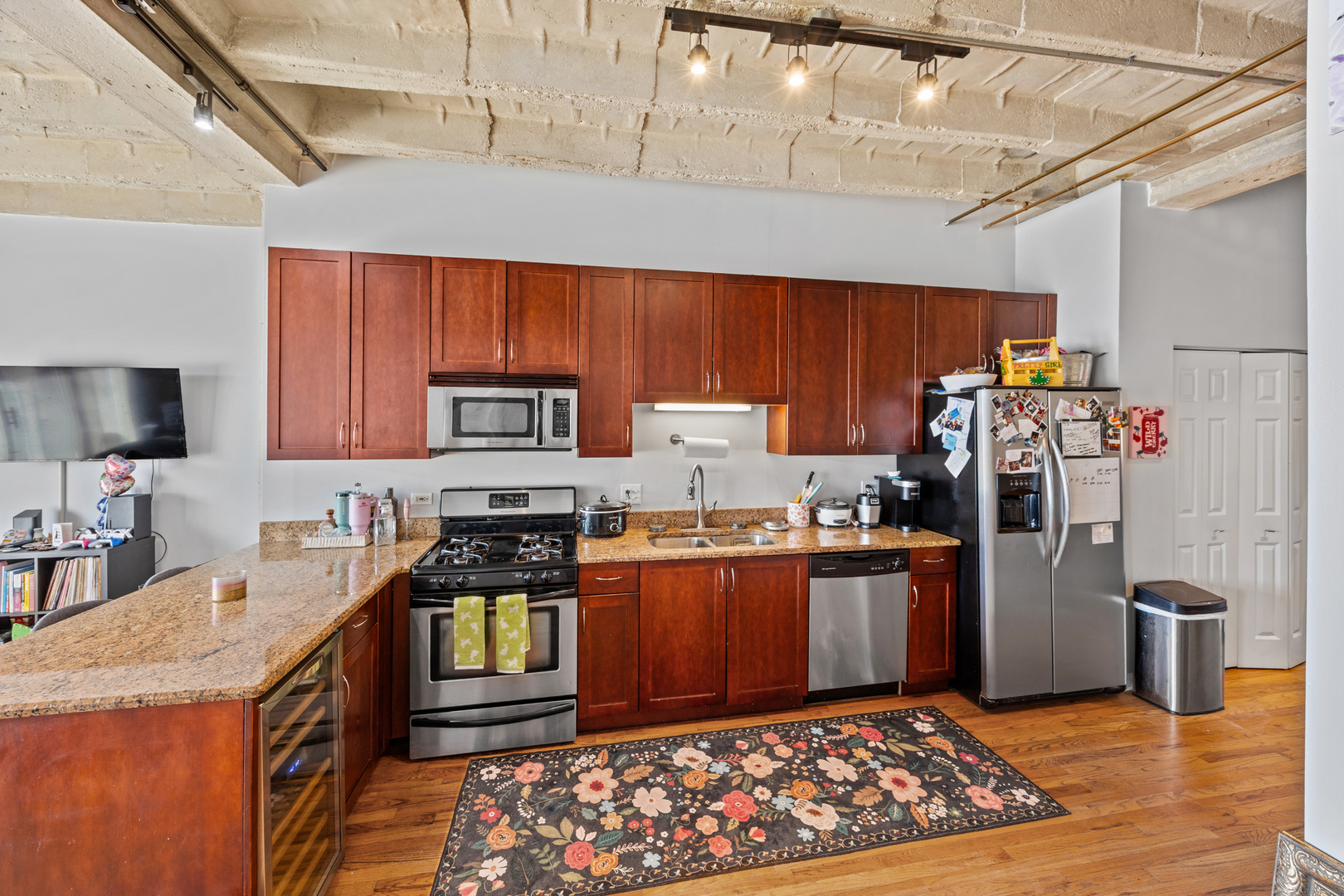 809 East 40th Street, Unit 43 Chicago, IL 60653 - Photo 5 of 15