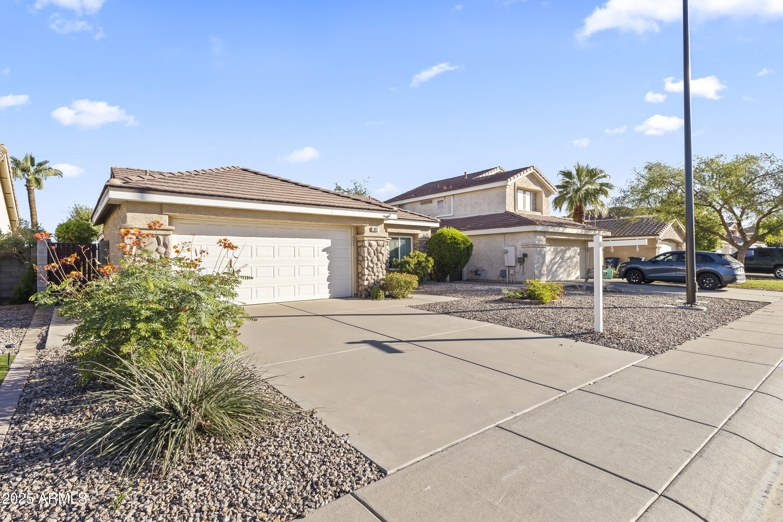 922 West Hudson Way Gilbert, AZ 85233 - Photo 2 of 27 a front view of a house with garden