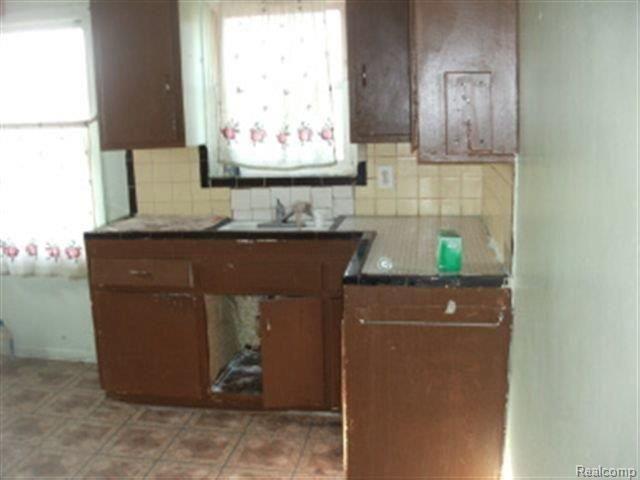 19217 Ryan Road Detroit, MI 48234 - Photo 3 of 7 Kitchen.jpg