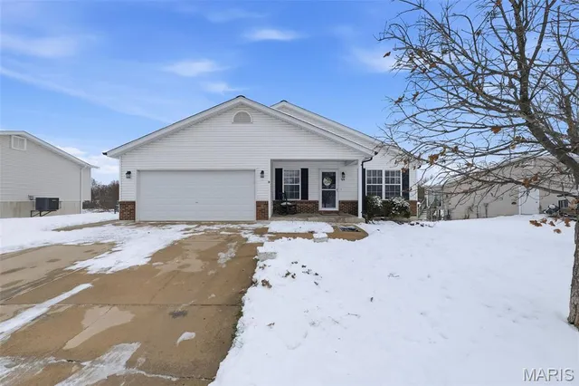 $260,000 | 220 Beech Tree Drive, Troy, MO 63379
