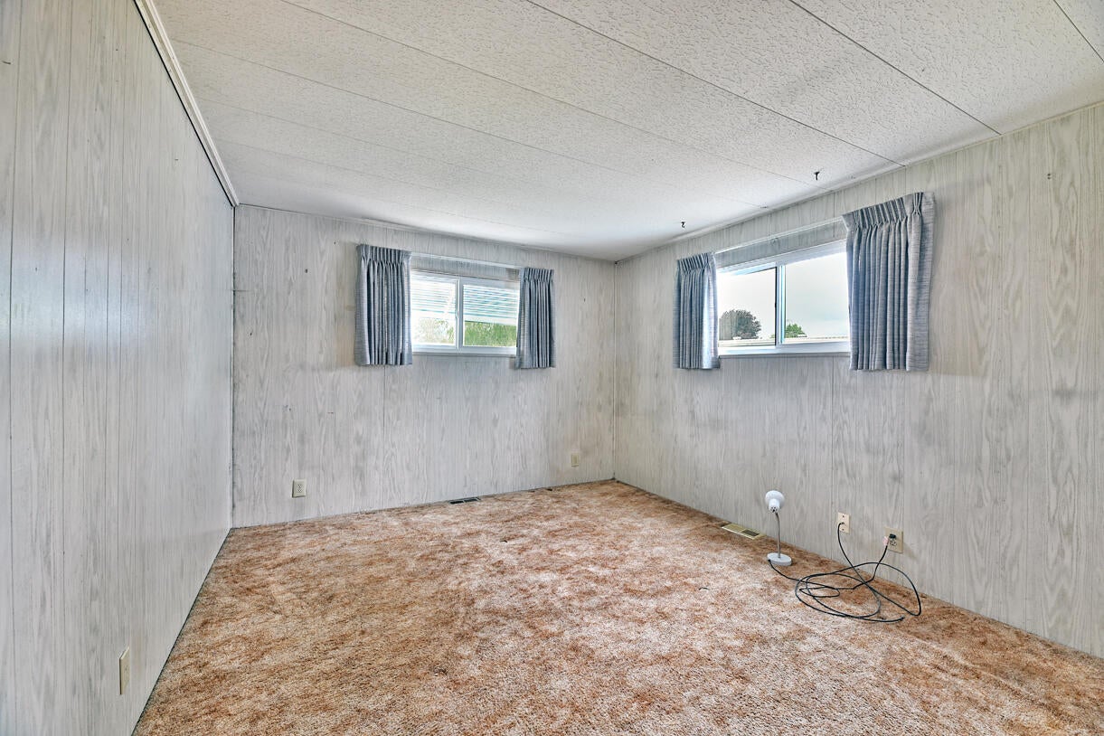 2252 Table Rock Road, Unit 59 Medford, OR 97501 - Photo 12 of 19 12 2nd bedroom
