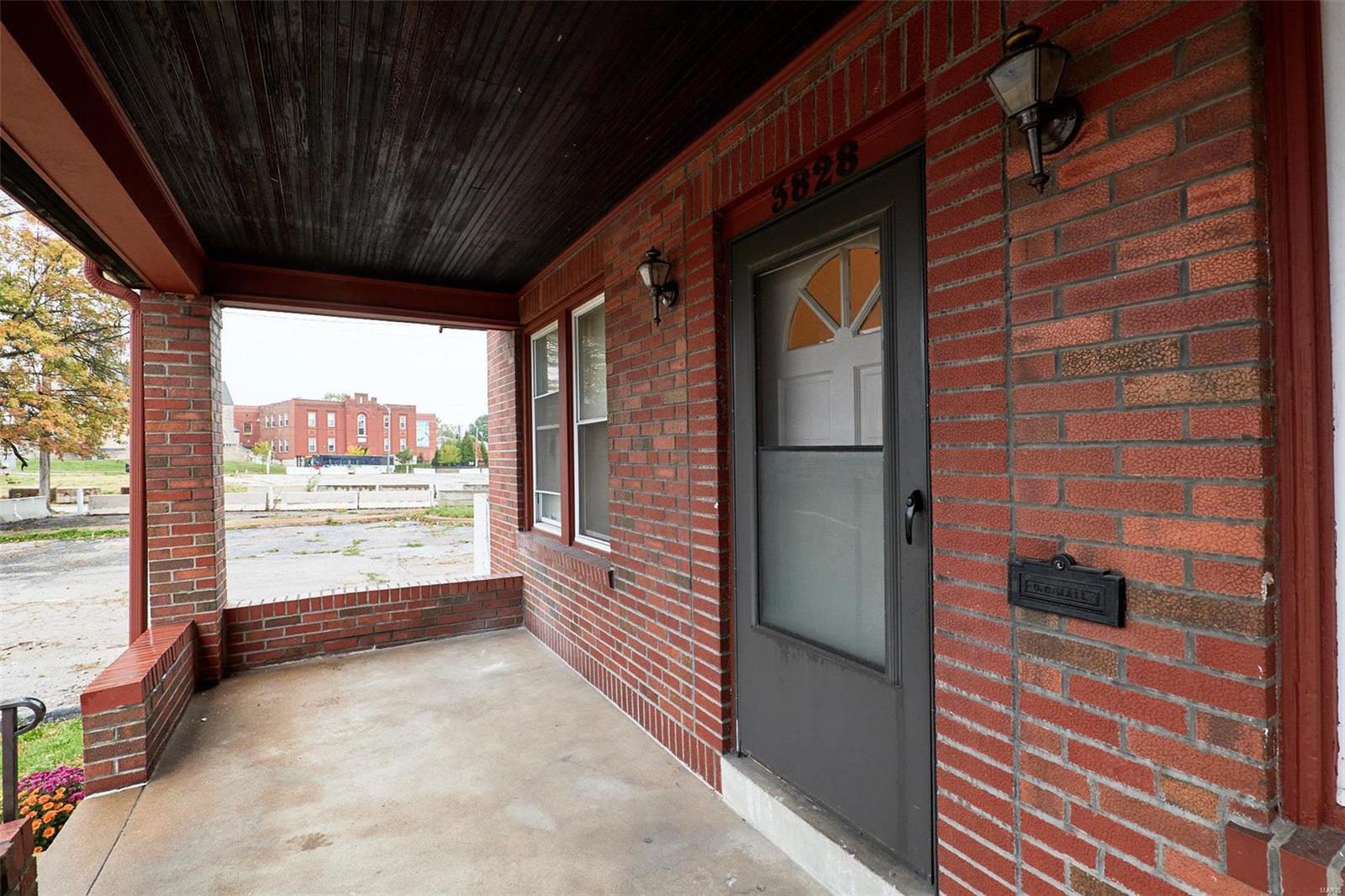 3828 Morgan Ford Road St. Louis, MO 63116 - Photo 6 of 54 Gallery Image 6
