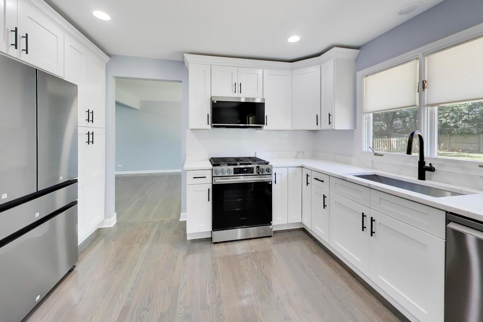 16W250 93rd Place Burr Ridge, IL 60527 - Photo 6 of 30
