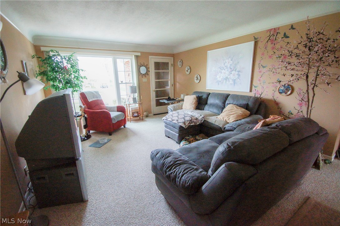 5010 Fairlawn Road Cleveland, OH 44124 - Photo 2 of 24 Living Room as you come in Front Door