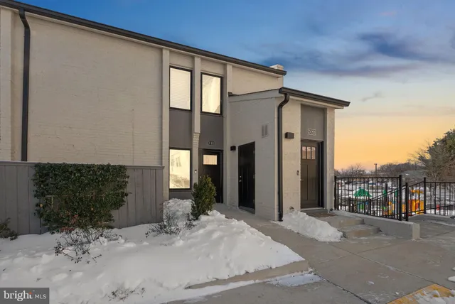 $350,000 | 19520 Village Walk Drive, Unit 3101, Montgomery Village, MD 20886